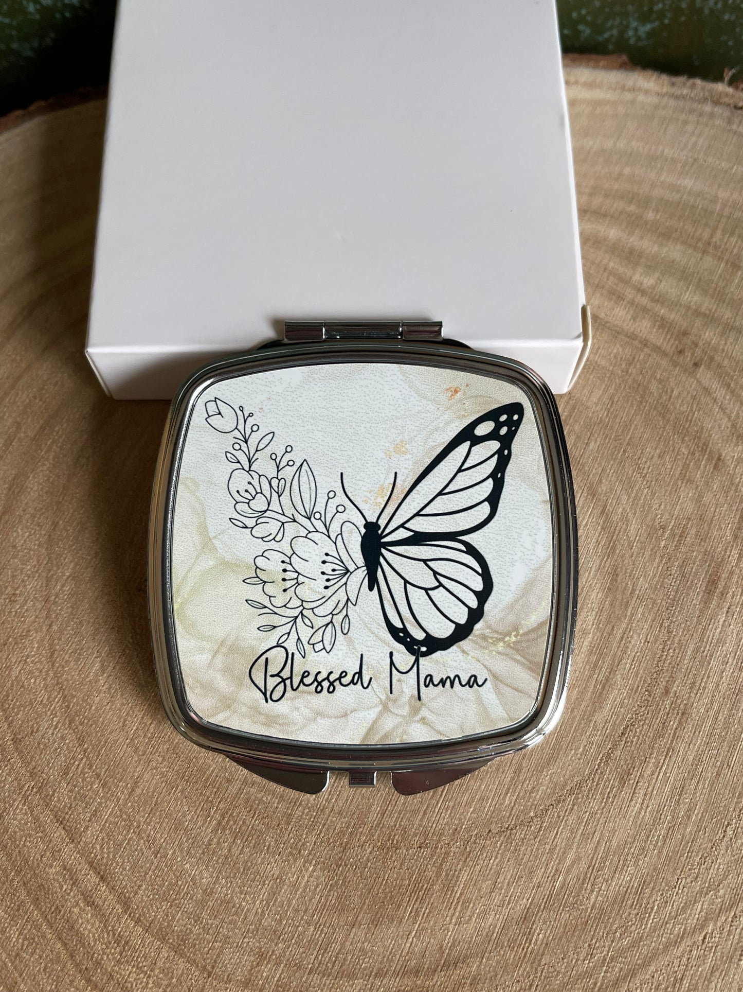 Compact Mirror With a Box